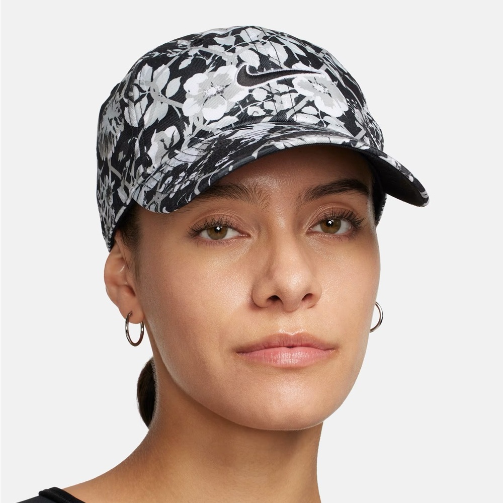 Nike Dri-FIT Floral Pattern Club Cap